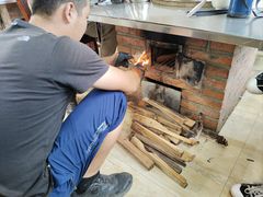 -粘豆包柴火铁锅炖