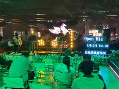 -瑞虹新天地月亮湾