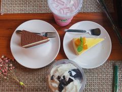 -Chom Cafe and Restaurant