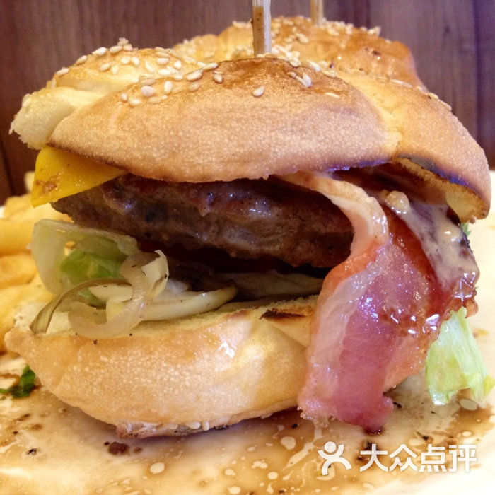 花生酱培根牛肉汉堡
