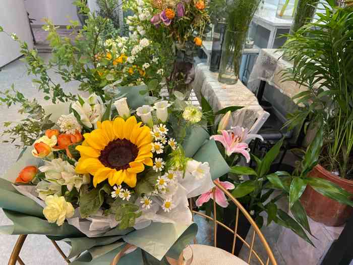 vaness花店-"店家的花非常新鲜,在包装上精致用心,送给.