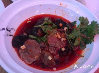 上车饺子下车面，今儿赶个时髦，上飞机前来吃饺子。