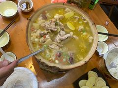 -黄利砖万峰林布依特色酸笋牛肉馆
