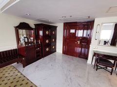 -深圳富苑皇冠假日套房酒店