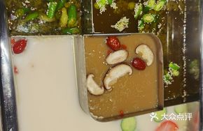 Three-Flavor Hot Pot Base (Fengjiao, Bone Broth, Mushroom Soup)