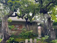 -Chom Cafe and Restaurant