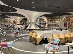 -钟书阁(珍园店)