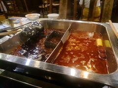 -百年川椒重庆老火锅(光谷店)