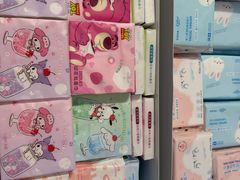 -名创优品(北京新中关购物中心地铁层店)