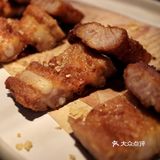 在山川隐溪中品味一道道精致的佳肴，别有意境
