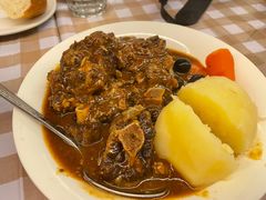 焖牛尾-船屋葡国餐厅