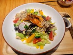 鲜虾谷物牛油果沙拉-POKEE VIA&Brunch·维娅(重庆来福士店)