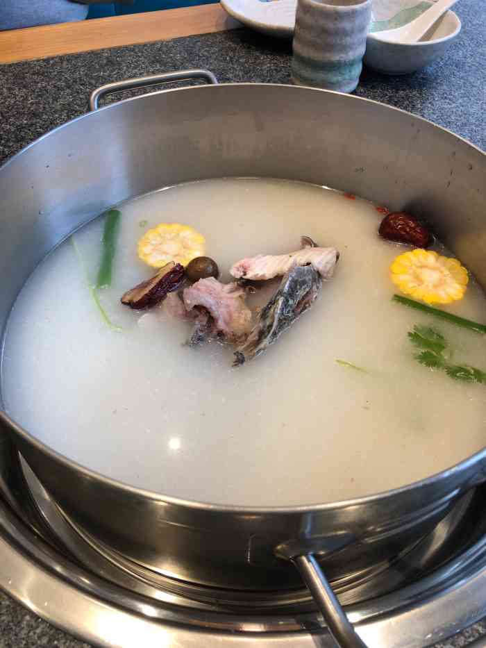 江小渔鲜鱼火锅(辽沈二街店)-"江小渔在辽沈二街又新开了一家店,棒棒