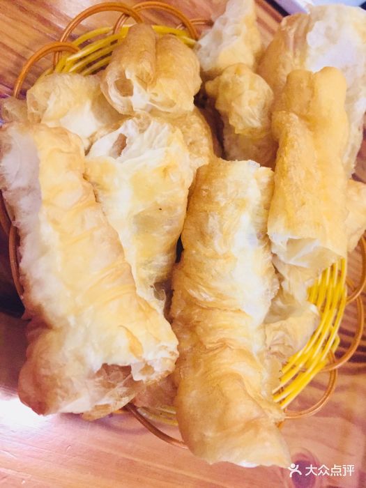 鱼尚鲜草帽石锅鱼油条图片