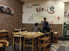 大堂-超越炭火牛蛙火锅鸡(河东店)