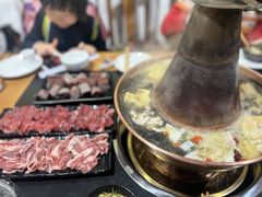 -果松木炭酸菜铜火锅·外婆参鸡汤