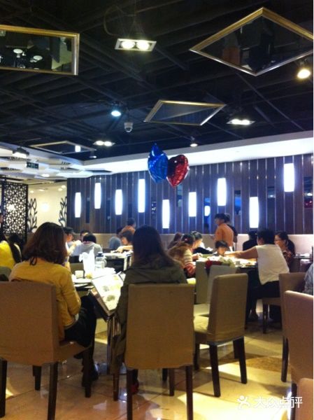 闫府私房菜·百年鲁菜(恒隆店)大堂图片