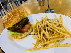 27&nbsp;牛肉汉堡-HELLO 27 意面·沙拉·帕尼尼