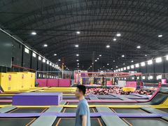 -嘿哟动霸CHUA·新潮玩运动娱乐中心·蹦床滑冰团建乐园
