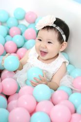 -现代经典婚纱摄影