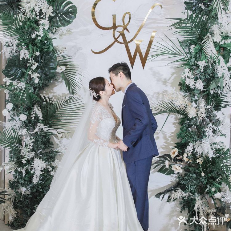 甜甜的喜糖比不上你们心中的甜蜜