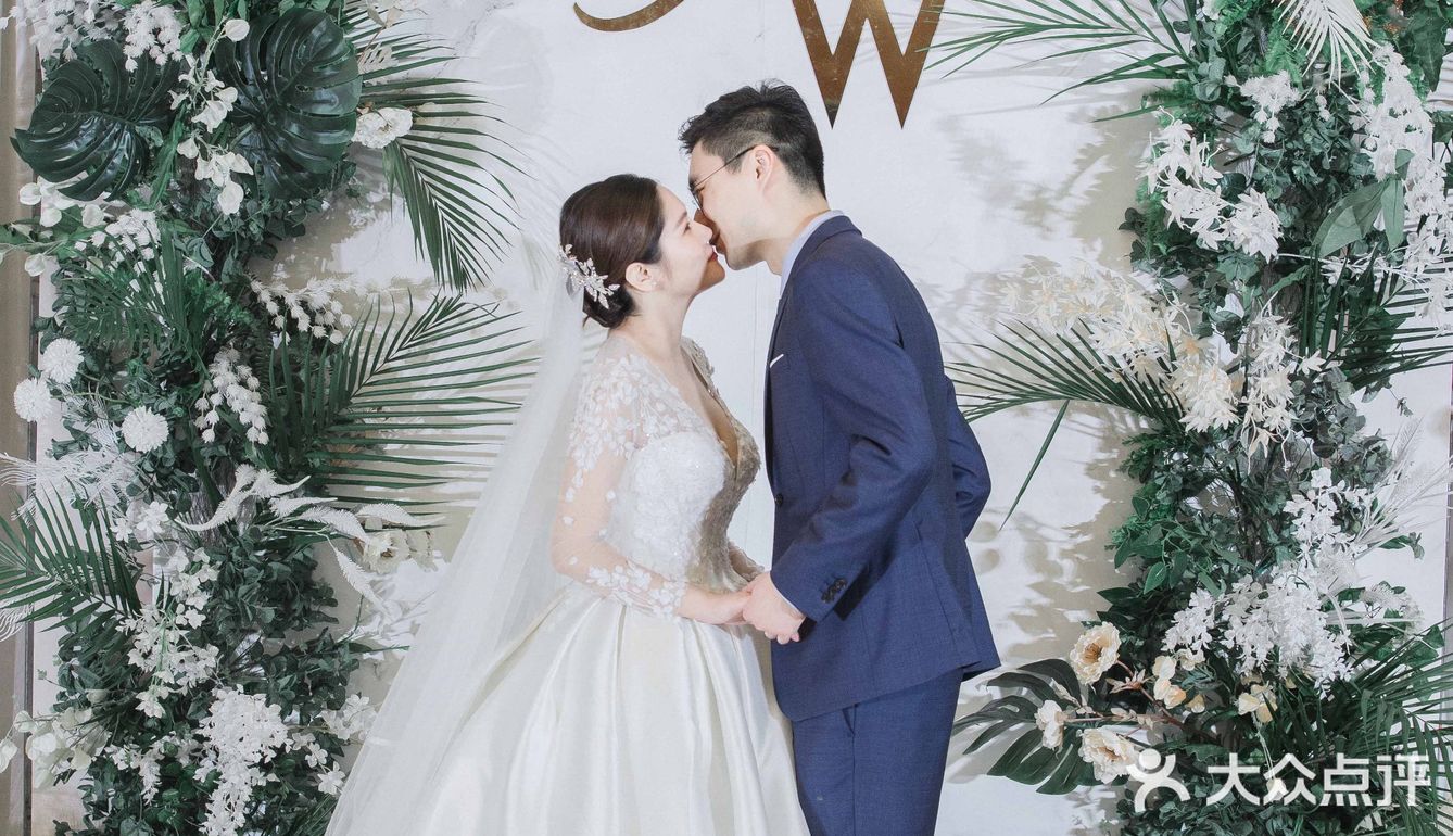 甜甜的喜糖比不上你们心中的甜蜜