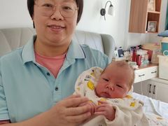 -鲸鱼妈妈月嫂/育婴师定制