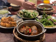 -Cuc Gach Quan Restaurant