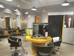 -时尚殿堂明星门店