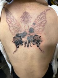 -鳌首刺青纹身 穿孔饰品店