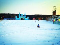 -采薇庄园四季滑雪场