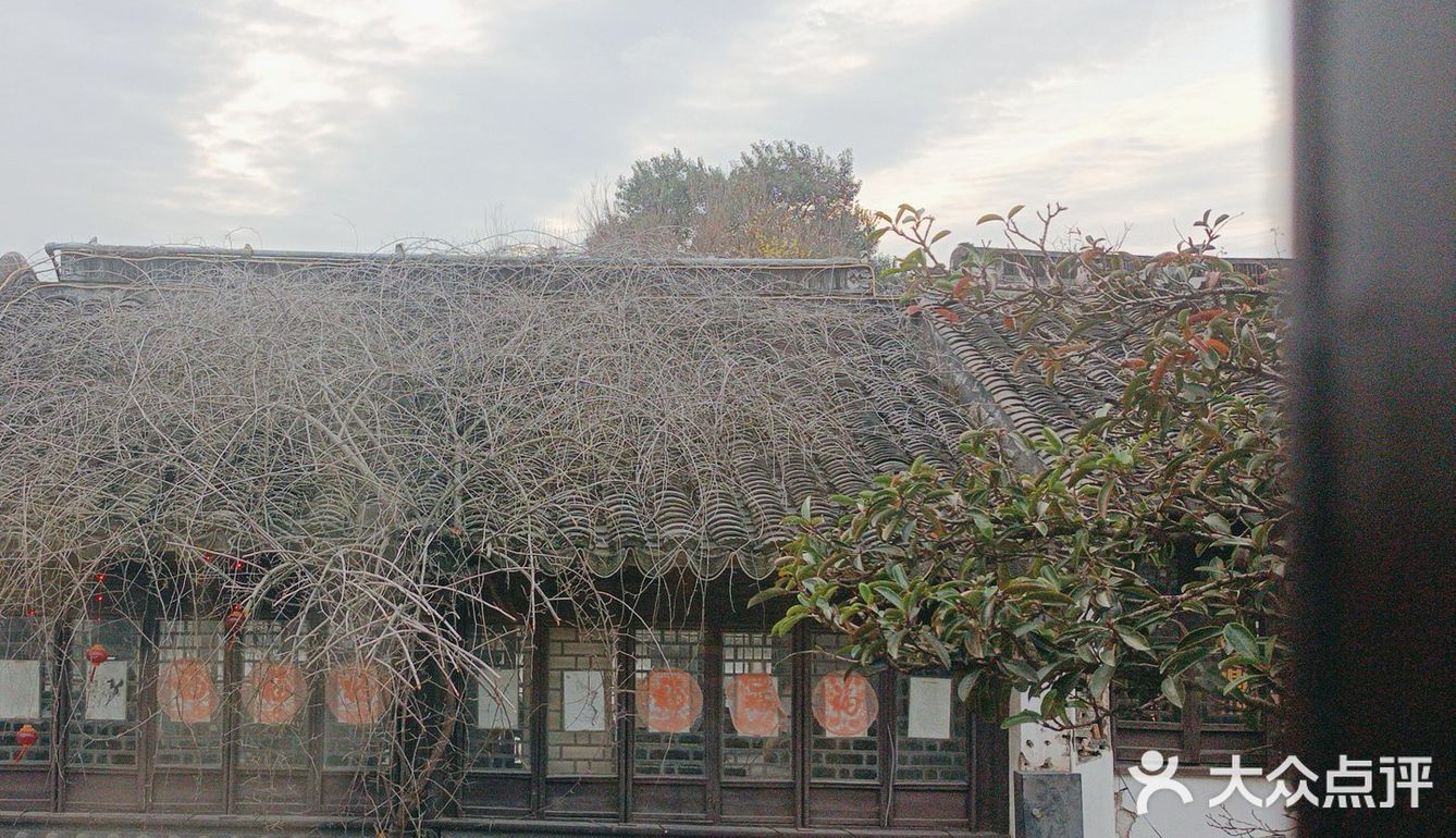 氛围感餐厅大赏 餐厅的环境氛围感很好，依窗外望
