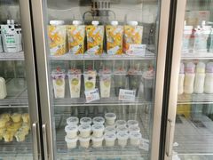 面包甜点陈列柜-白色日记·手作酸奶(麦凯乐店)