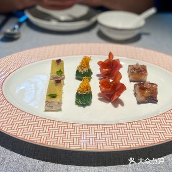 国金中心开业有半年多了，第一次过来逛