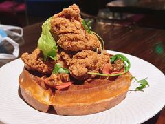 招牌炸鸡华夫饼-Brut Eatery Wine Bar & Restaurant (建国东路店)