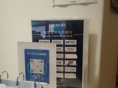 -瑞尔齿科(南京东路名人诊所)
