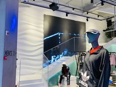 -阿迪达斯(武林银泰三叶草店)