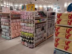 -名创优品(广州萝岗万达广场店)