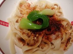 关乡牛肉油泼面-顺溜·手工刀削面·黑金店(铜锣湾店)
