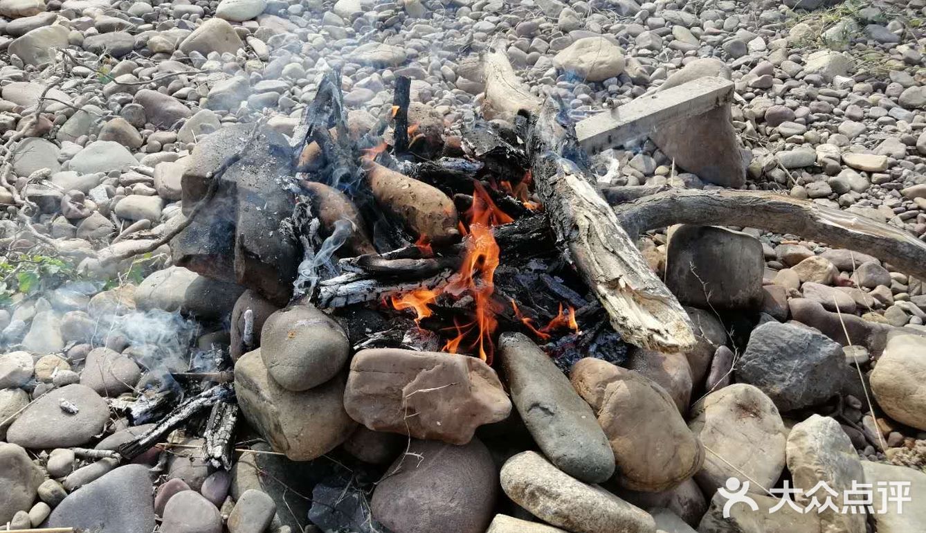 帐篷也好搭起来，烧烤的好地方