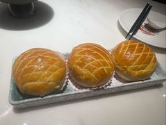 酥皮水牛奶菠萝包-陶陶居酒家(新天地店)