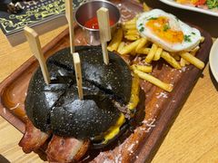 经典牛肉汉堡-HELLO 27 意面·沙拉·帕尼尼