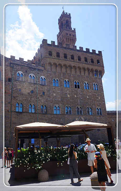 法涅塞市政广场-"偶尔发现了一个广场,被很多著名宏伟的的建.