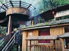 -天门沟九州驿站树上汤泉