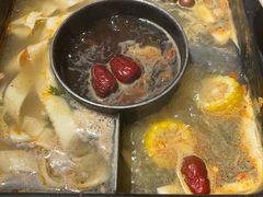 -老牌坊云南鱼豆花火锅(哈西万达店)