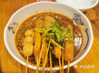 地址位于五马街大众影院边上有个蜜雪冰城的楼上