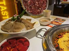 -老房老舍重庆火锅(假日城市店)