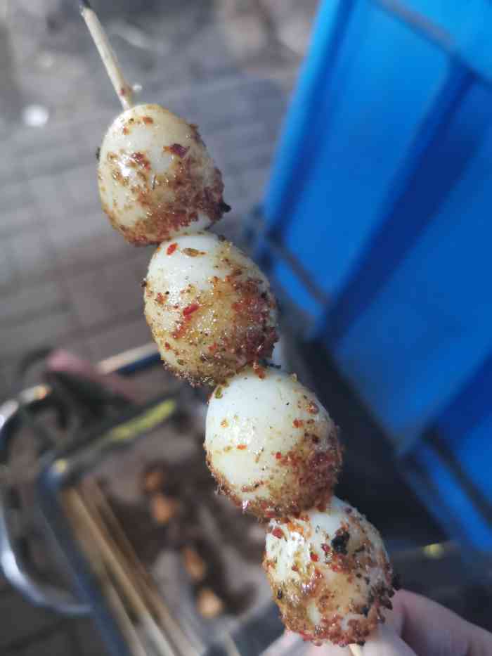 小两口烤串-"在秦淮炸串隔壁的一家烤串店,看点评上面推.