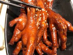 连骨头都不剩的鸡爪-佬肥猫(周浦万达店)