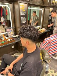 -海文先生国潮烫染男士理发馆